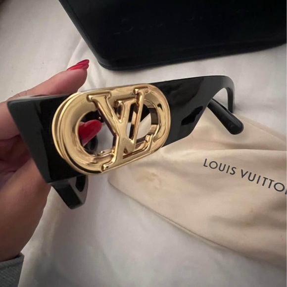 Authentic LV sunglasses, like new, barely use - Picture 1 of 3